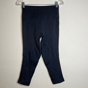 Lululemon zone in compression black crop leggings Sz?